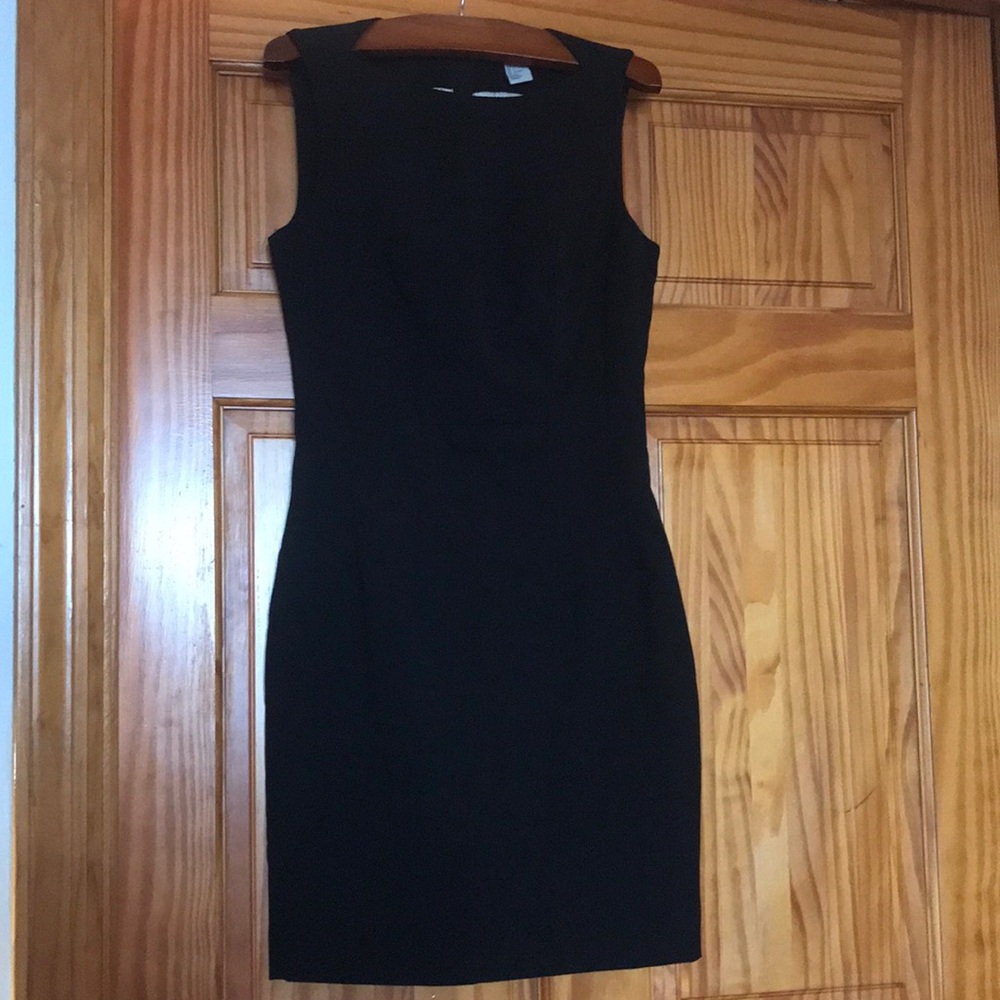 Black Sleeveless Suit Dress